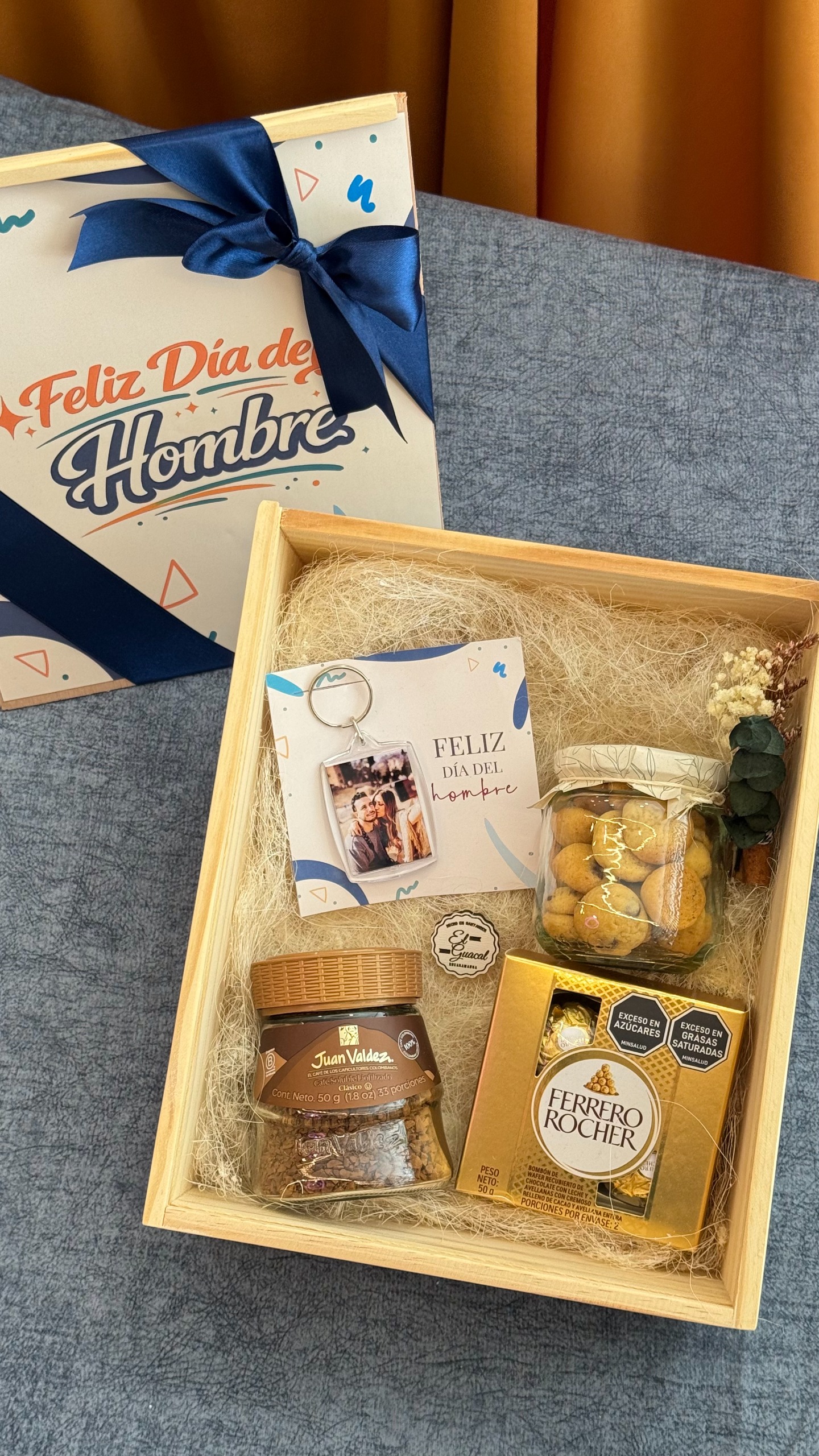 estuche con café para hombre