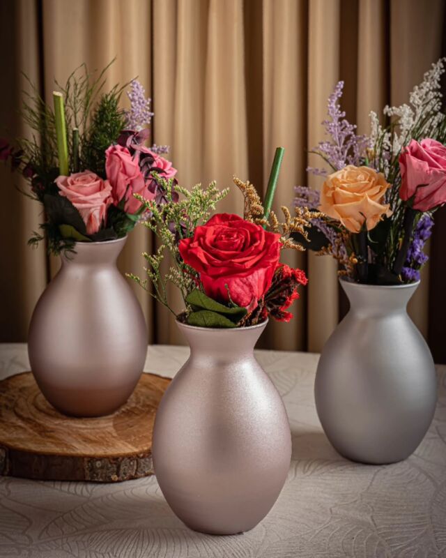 Detalles que florecen con amor 🌹✨
Rosas preservadas en florero qué enamoran 💞 para mayor información escríbenos a nuestro wpp 3017285507 📱
#elguacalbucaramanga #detallesbucaramanga #regalosoriginales #RosasPreservadas