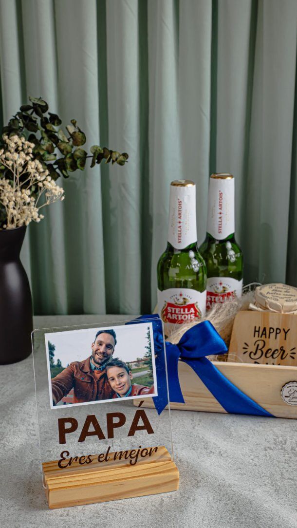 El 15 de Junio celebramos el día del padre 
💙Este es solo un adelanto de los detalles que preparamos para papá 💙
¿Quieres ver el catálogo completo? Escríbenos por WhatsApp al 3017285507 o comenta CATALOGO o envíanos un mensajito ✨