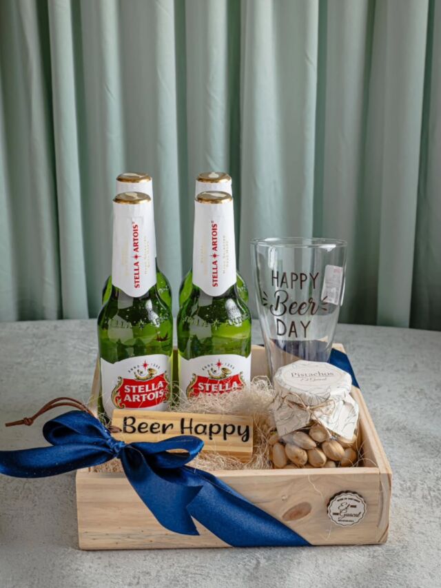 🍻 ¡Beer Happy, siempre!
Sorprende con un detalle refrescante y lleno de sabor.
Este kit incluye:
🍺 4 cervezas Stella Artois
🍸 1 vaso grabado “Happy Beer Day”
🥜 1 frasco con pistachos 150 g
🎁 Tarjeta con mensaje personalizado.
Perfecto para un papá relajado y con buen gusto.
🎉 Hecho con amor en El Guacal, Bucaramanga
#BeerHappy #RegalosOriginales #DíaDelPadre #DetallesConEstilo #HechoEnSantander #ElGuacal #diadelpadre