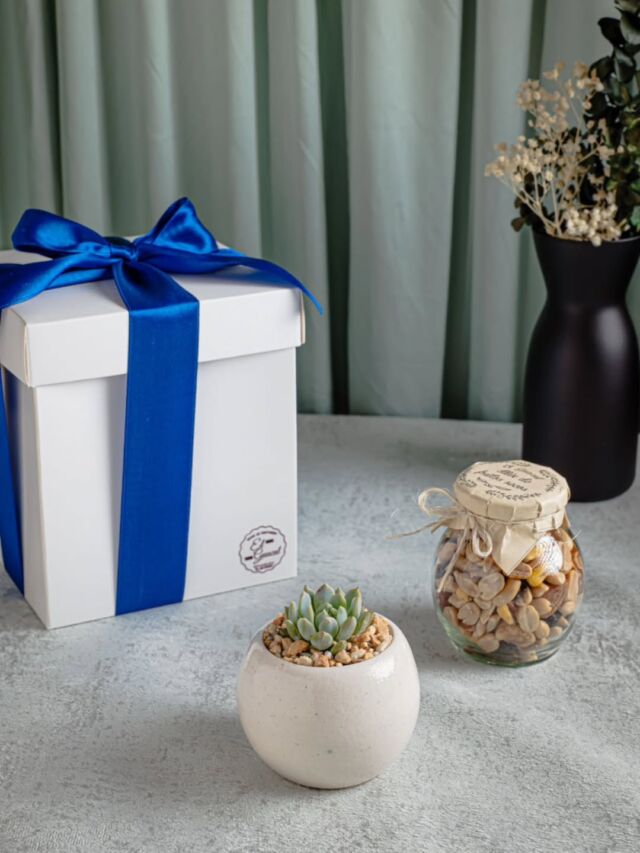 Una suculenta que simboliza fortaleza y un Mix de frutos secos para compartir o disfrutar con calma.
Todo empacado con cuidado, listo para regalar momentos de bienestar.
✉️Tarjeta con mensaje personalizado
📦Entregas en Bucaramanga y aérea metropolitana
🌱Hecho con amor en el Guacal
#suculentasbucaramanga #diadelpadre #regalosnaturales #detallesbucaramanga