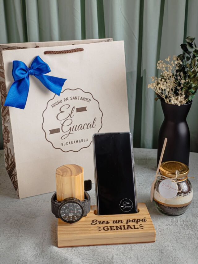 Base organizadora en madera personalizada con postre artesanal en frasco.
Ideal para sorprender con algo útil y lleno de sabor.
Un regalo que dice: "pensé en ti y en tu día a día".
✉️Tarjeta con mensaje personalizado
📦Entrega en Bucaramanga y aérea metropolitana
🙌Hecho a mano en el Guacal.
#regalosoriginales #detallesbucaramanga #diadelpadre #postreartesanal #organizadordemadera #hechoensantander
